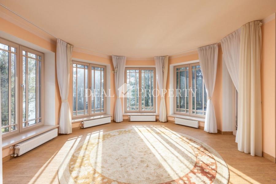 Частный дом на берегу озера Лангстини (первая линия). 