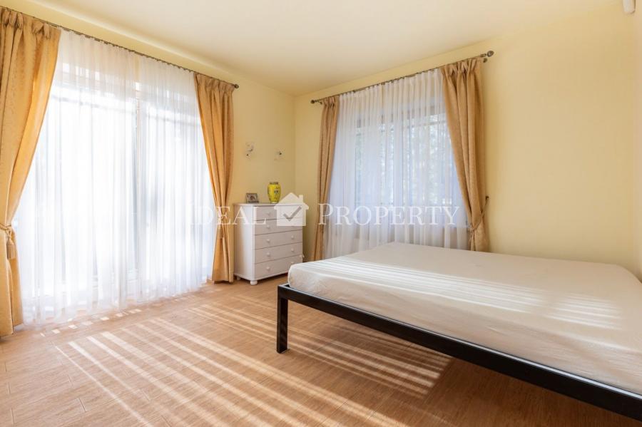 Частный дом на берегу озера Лангстини (первая линия). 