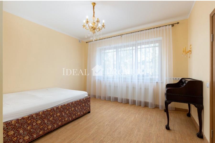 Частный дом на берегу озера Лангстини (первая линия). 