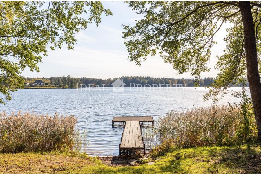 Частный дом на берегу озера Лангстини (первая линия). 