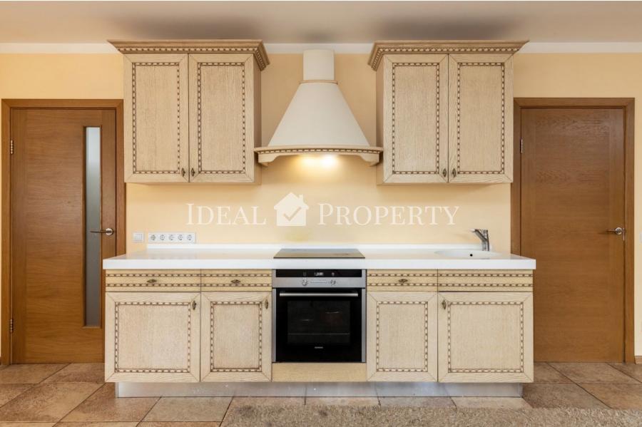 Частный дом на берегу озера Лангстини (первая линия). 