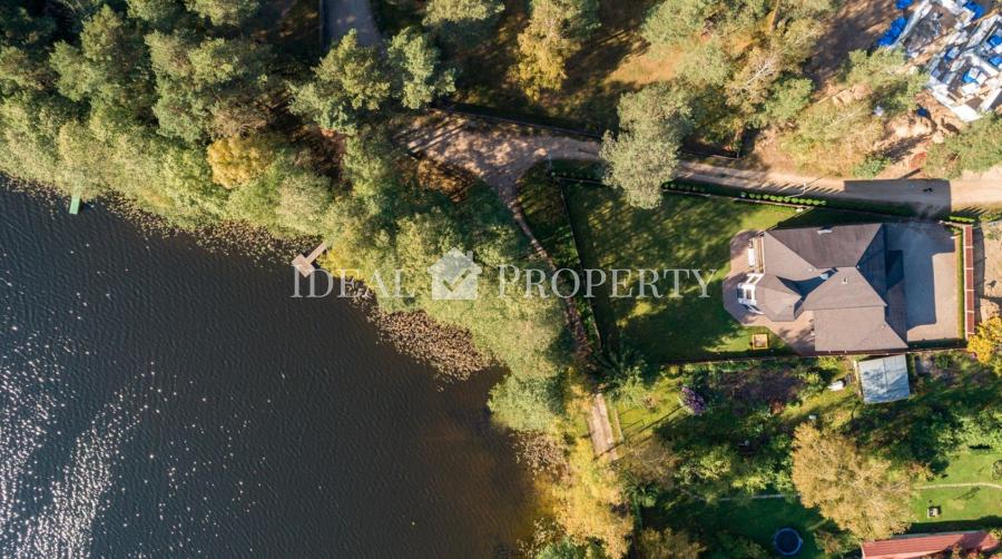 Частный дом на берегу озера Лангстини (первая линия). 