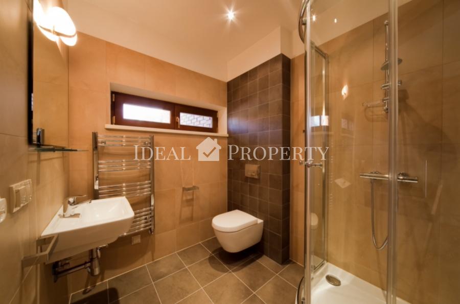 На продажу дом близнец в поселке Апоги. 