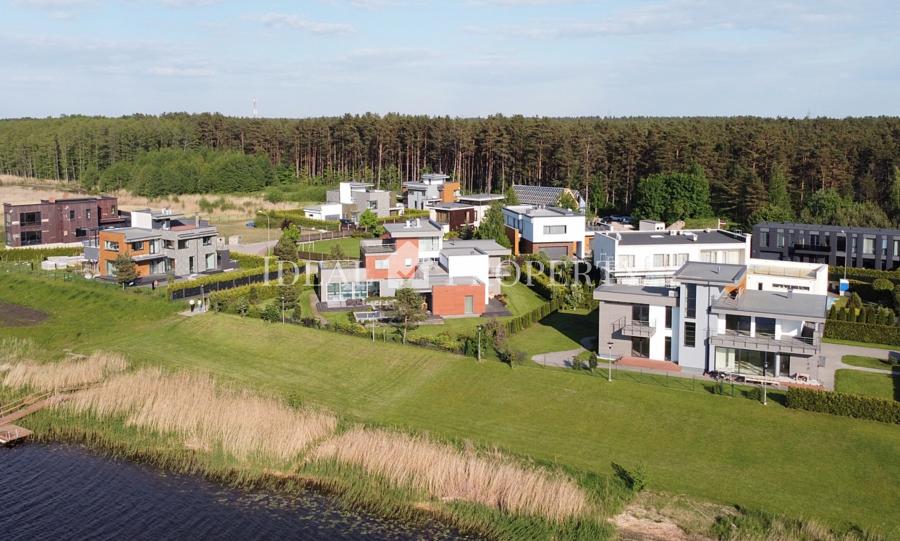 Ekskluzīva māja pašā Lielupes krastā ciemata RIVERSIDE.