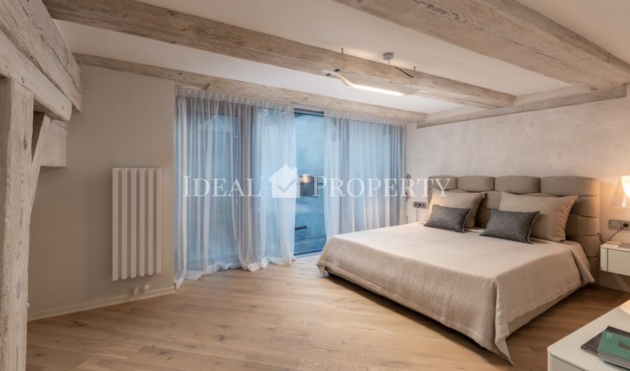 We offer for long-term rent or sale a beautiful apartment in the Old Town.