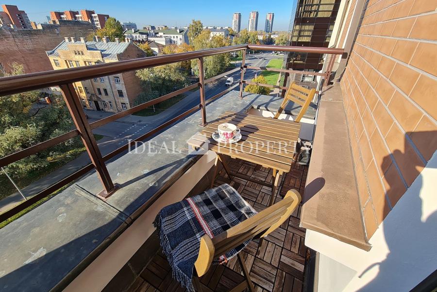 We sell a spacious 4-room apartment with a balcony with a beautiful view of the city.