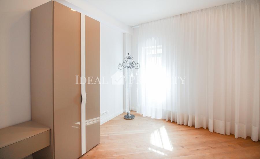 We offer for rent 3-rooms apartment in a new project at Stabu street.