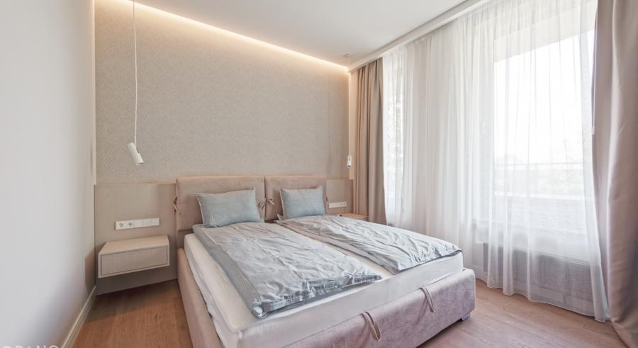 We offer a bright apartment in the residential complex Kruzes Nami.