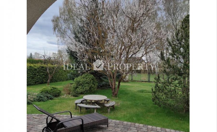 На длительный срок сдаю дом в престижном районе Риги Биерини. 