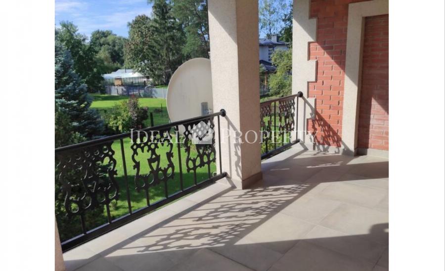 На длительный срок сдаю дом в престижном районе Риги Биерини. 