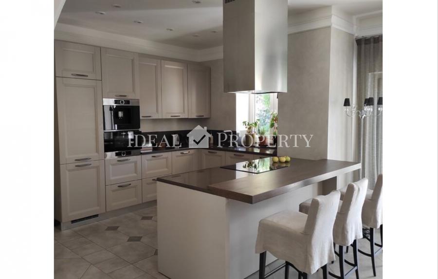 На длительный срок сдаю дом в престижном районе Риги Биерини. 