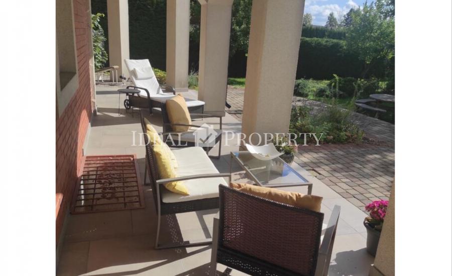 На длительный срок сдаю дом в престижном районе Риги Биерини. 