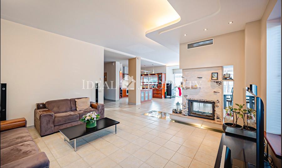 House in an elite area, surrounded by pine forest near the lake. House in an elite area, surrounded by pine forest near the lake.