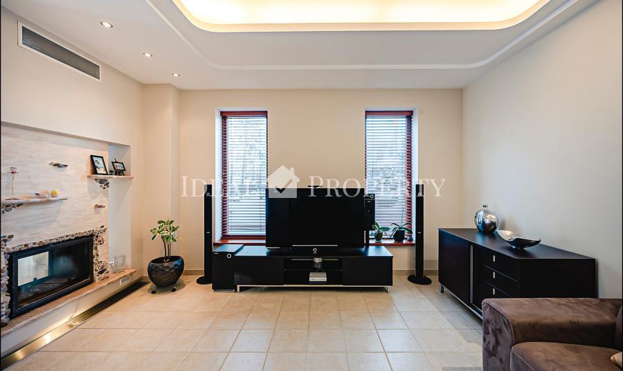 House in an elite area, surrounded by pine forest near the lake. House in an elite area, surrounded by pine forest near the lake.