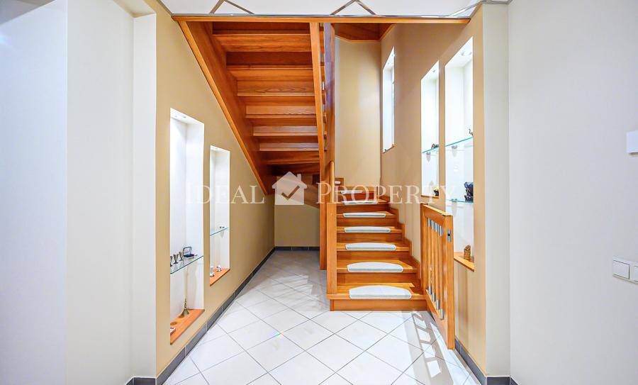 House in an elite area, surrounded by pine forest near the lake. House in an elite area, surrounded by pine forest near the lake.