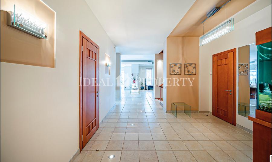 House in an elite area, surrounded by pine forest near the lake. House in an elite area, surrounded by pine forest near the lake.