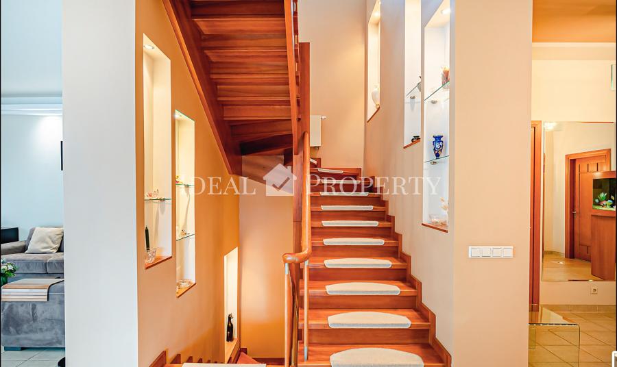 House in an elite area, surrounded by pine forest near the lake. House in an elite area, surrounded by pine forest near the lake.