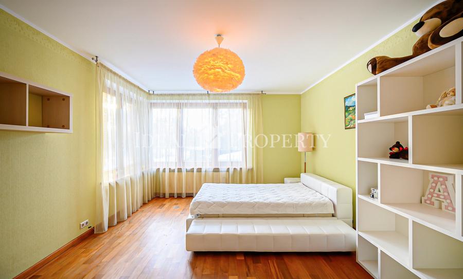 House in an elite area, surrounded by pine forest near the lake. House in an elite area, surrounded by pine forest near the lake.