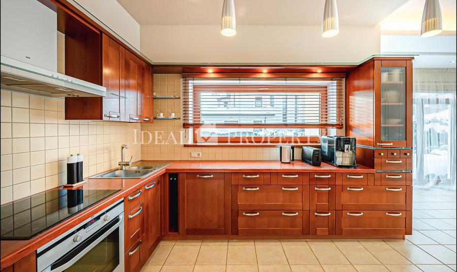 House in an elite area, surrounded by pine forest near the lake. House in an elite area, surrounded by pine forest near the lake.