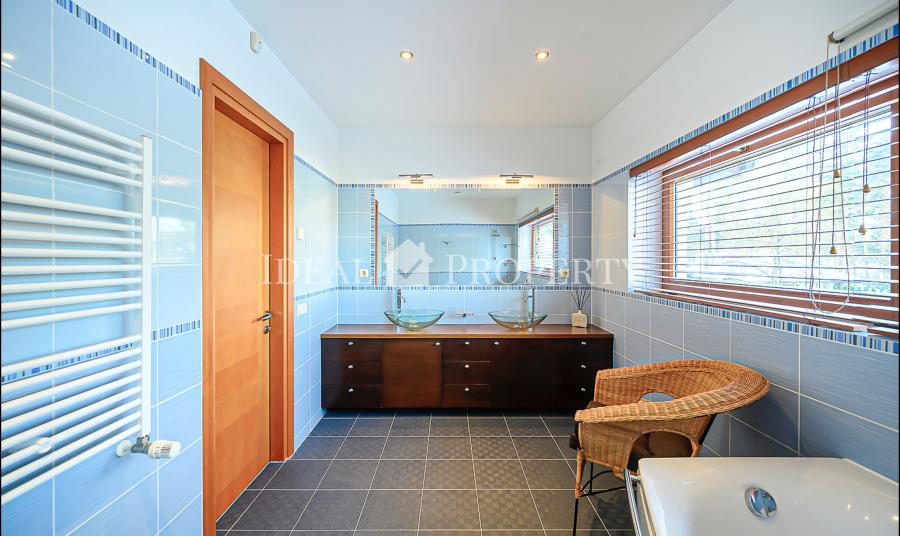 House in an elite area, surrounded by pine forest near the lake. House in an elite area, surrounded by pine forest near the lake.