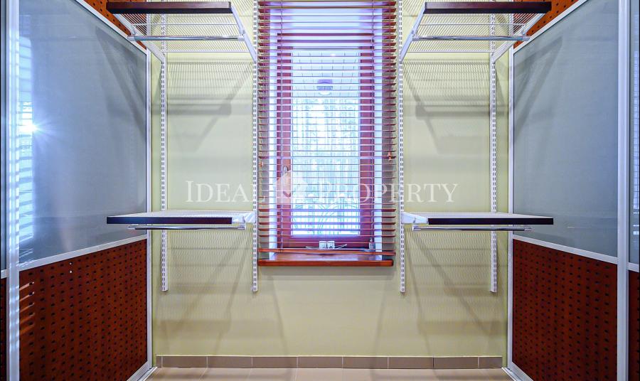 House in an elite area, surrounded by pine forest near the lake. House in an elite area, surrounded by pine forest near the lake.