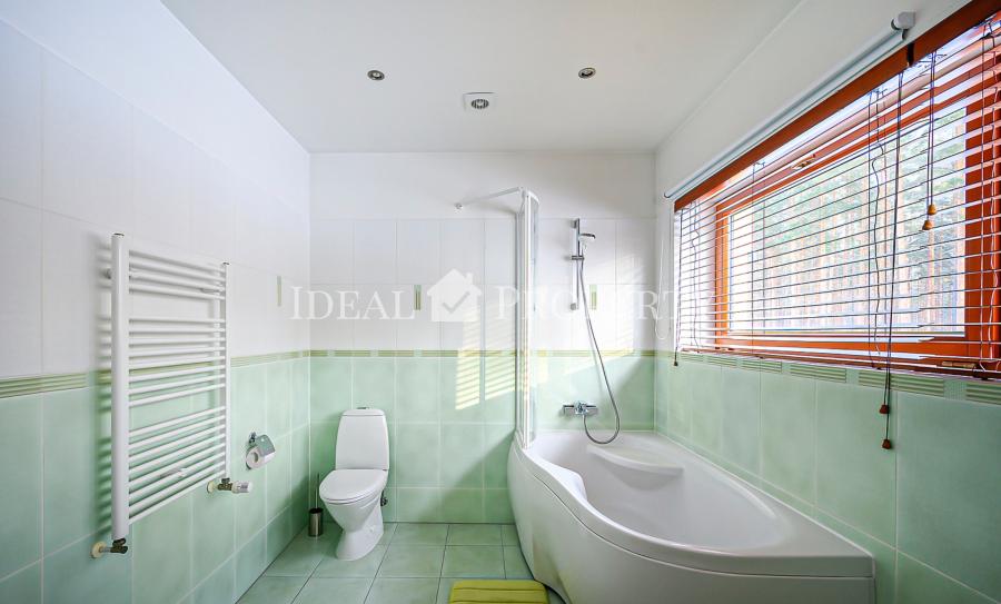 House in an elite area, surrounded by pine forest near the lake. House in an elite area, surrounded by pine forest near the lake.