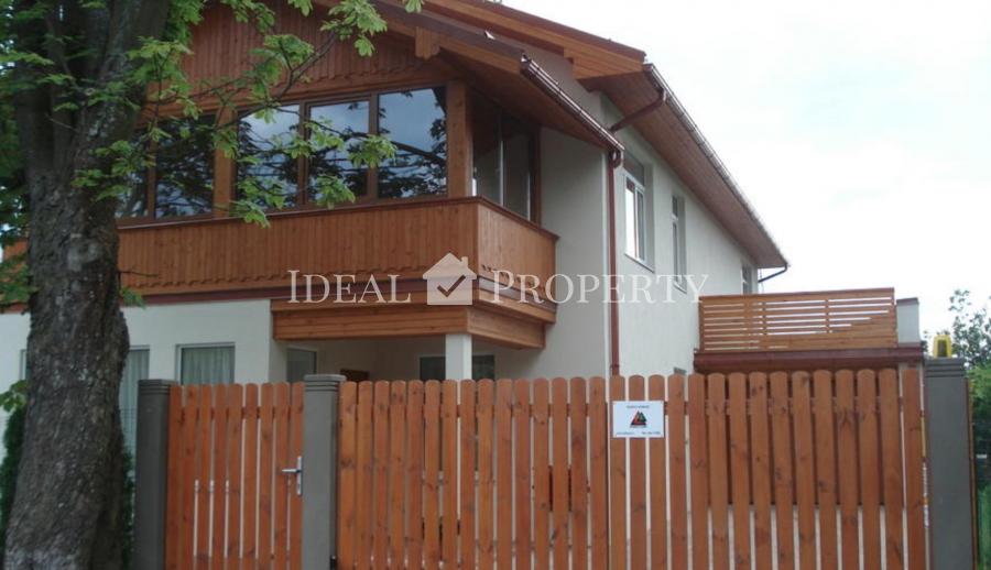 Modern and bright private house, in a quiet area in Melluzi.