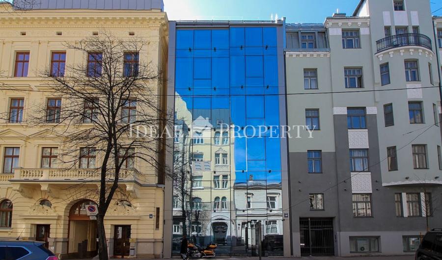 We offer for rent/sale  2-room apartment in a new project at Stabu street.