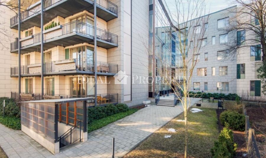 На продажу 3-комнатная квартиру на первом этаже в проекте Miera Park House.