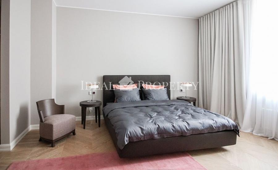 We offer to purchase a spacious and sophisticated 3 rooms apartment at Elizabetes street.