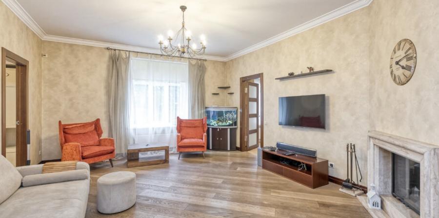 Beautiful apartment in a prestigious area of the embassies, in a completely renovated building.