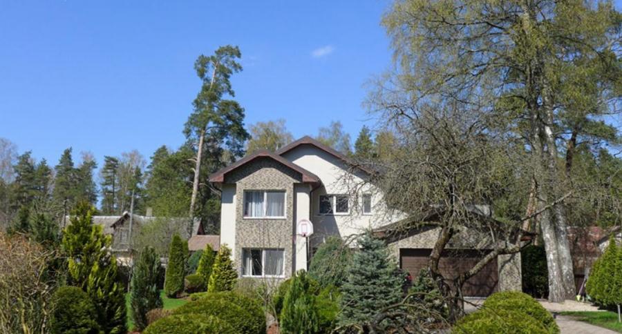 Tiek izīrēta māja Jūrmalā, Gulbju ielā Valteros.