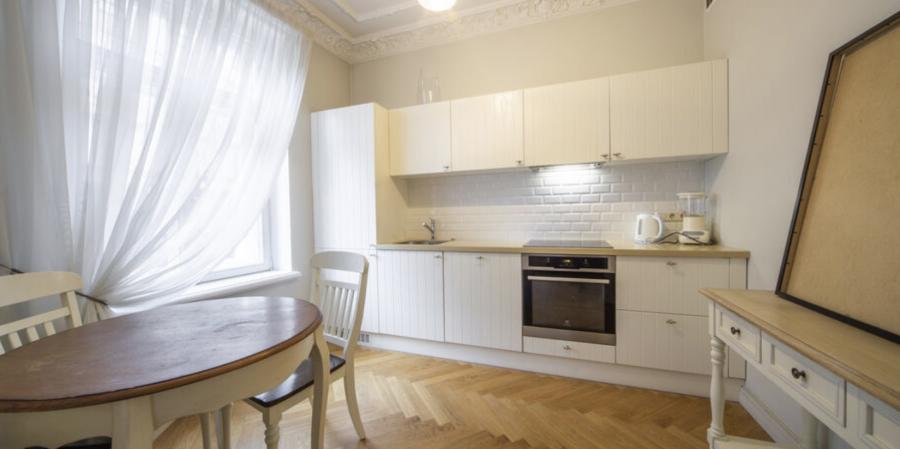 For rent 2 bedrooms apartment in a renovated building, in the city center.