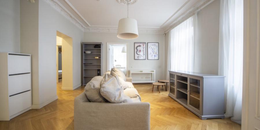 For rent 2 bedrooms apartment in a renovated building, in the city center.