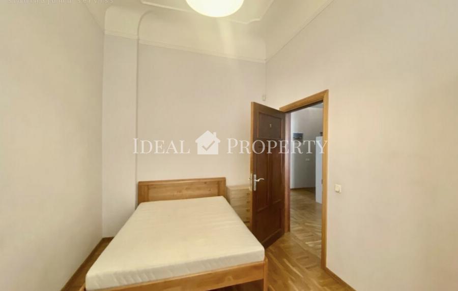 We offer to buy a spacious apartment in the quiet historical center of Riga, on Alunāna street .