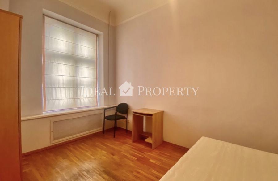 We offer to buy a spacious apartment in the quiet historical center of Riga, on Alunāna street .