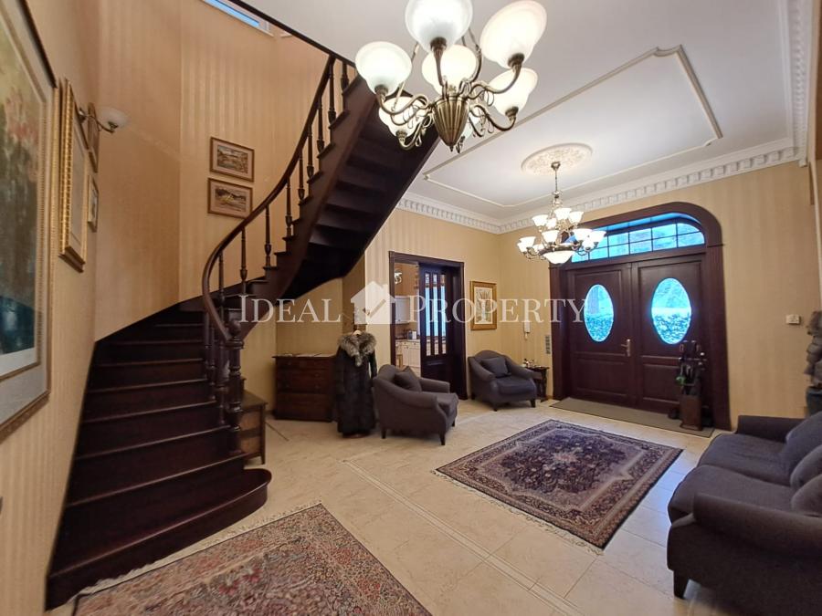 For sale is a private house in Asari, with a swimming pool and sauna.