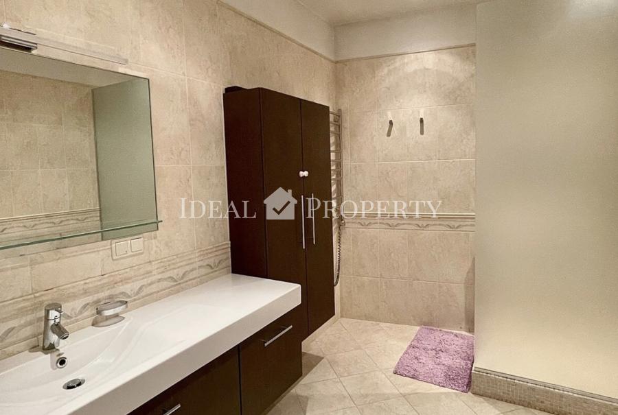 We offer for sale an elegant apartment in the city center, at Blaumana street.