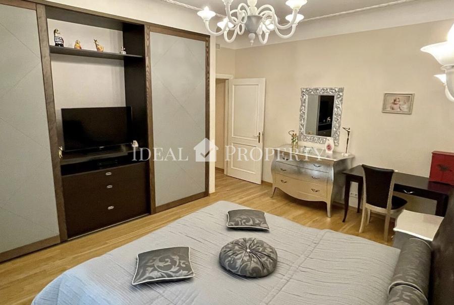 We offer for sale an elegant apartment in the city center, at Blaumana street.