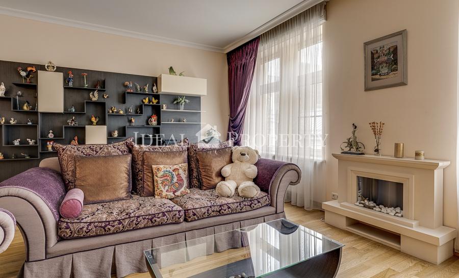 We offer for sale an elegant apartment in the city center, at Blaumana street.