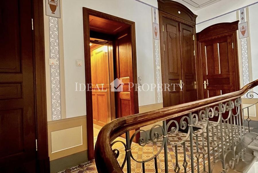 We offer for sale an elegant apartment in the city center, at Blaumana street.