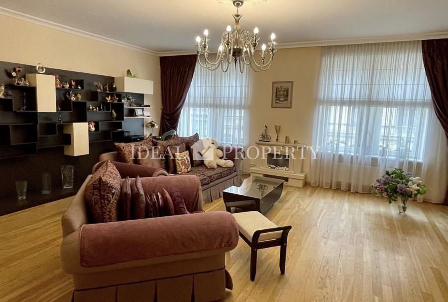 We offer for sale an elegant apartment in the city center, at Blaumana street.