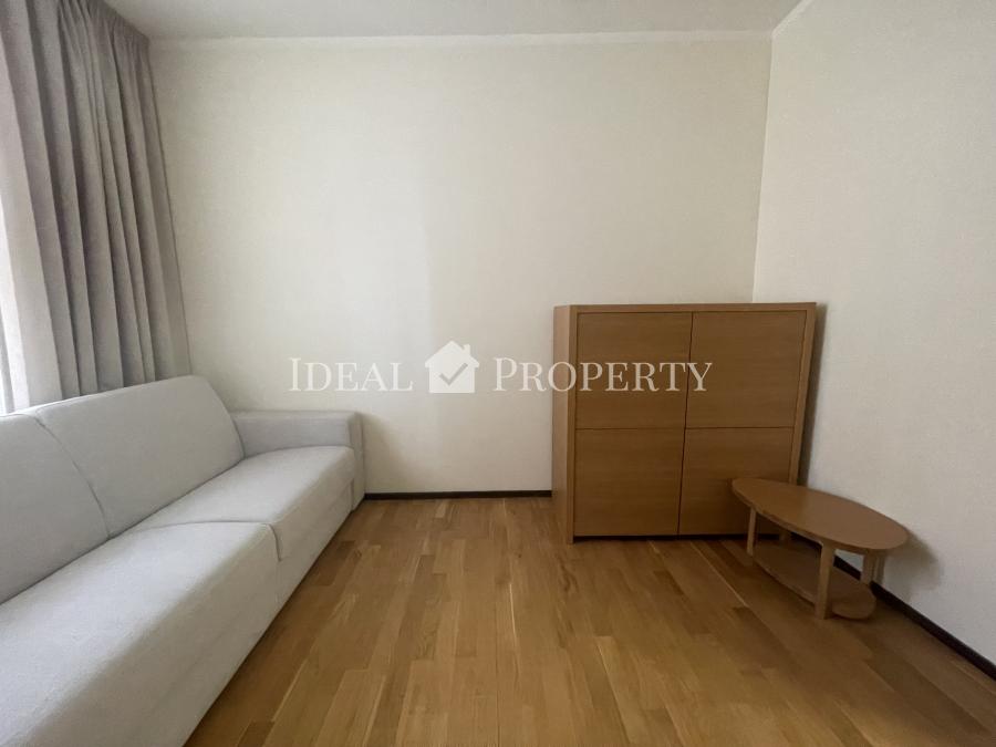 For long-term rent or for sale we offer a three-room apartment in the city center on the Terbatas str. 