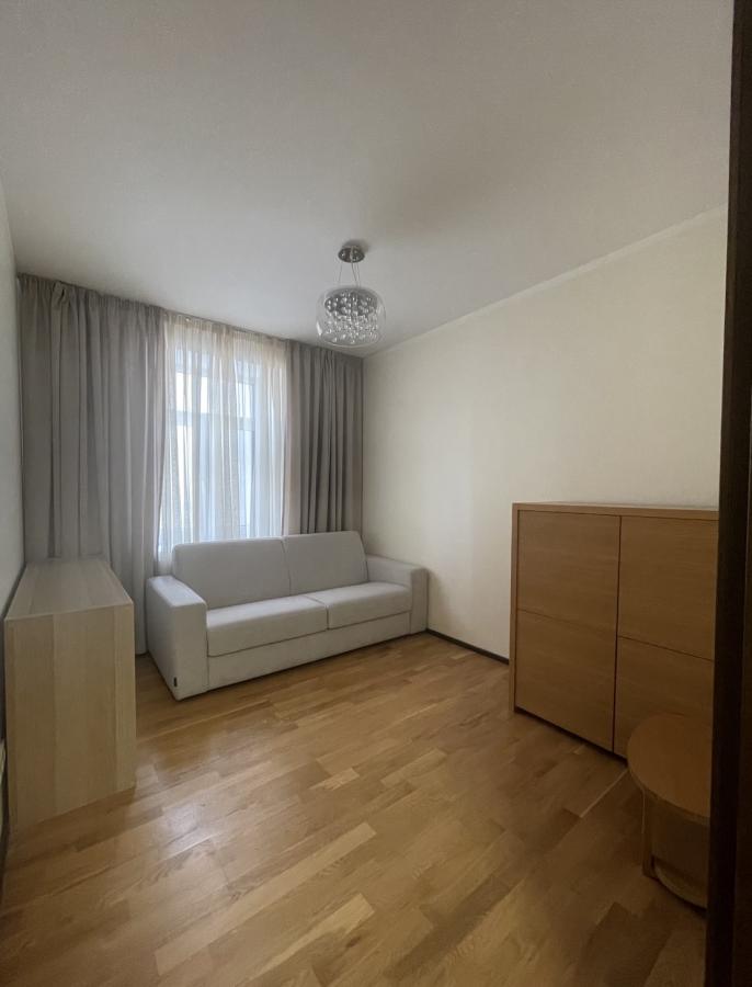 For long-term rent or for sale we offer a three-room apartment in the city center on the Terbatas str. 