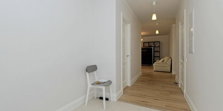 For sale furnished 3 rooms apartment a quiet center in a new building in the Futuris project. 