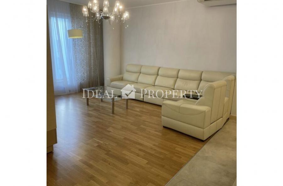 For sale 2-bedroom apartment  is situated in the cozy quiet part of Quite Center.