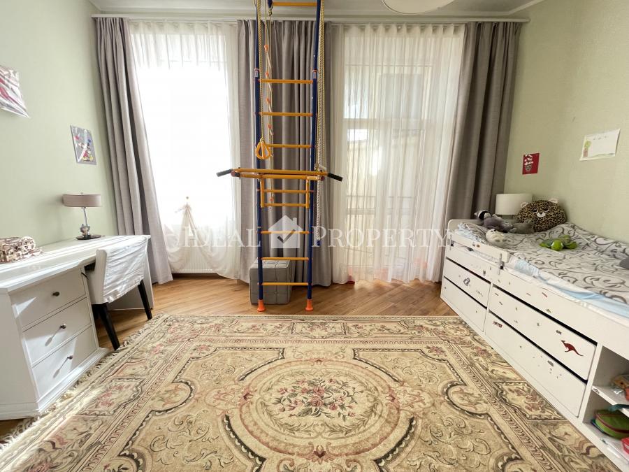 For sale 3-rooms apartment in city center.