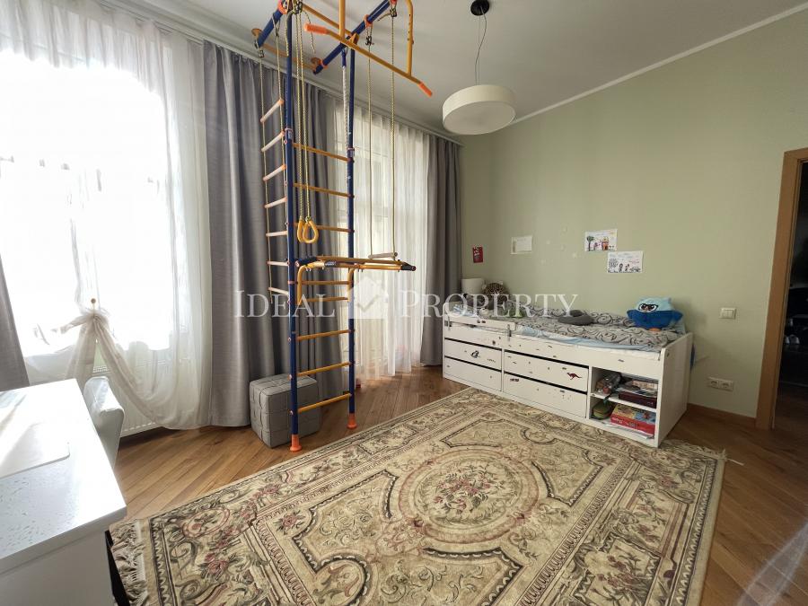 For sale 3-rooms apartment in city center.