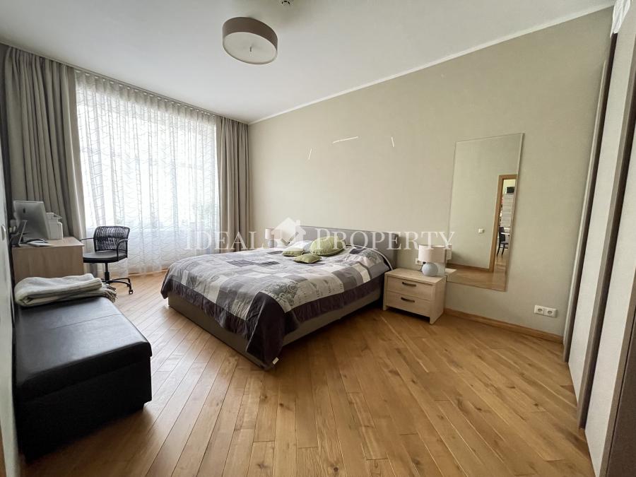 For sale 3-rooms apartment in city center.