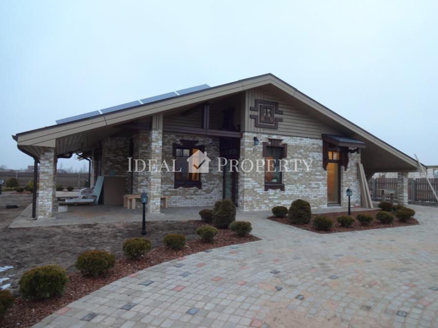 Pārdod jaunu kompakto māju Mārupē